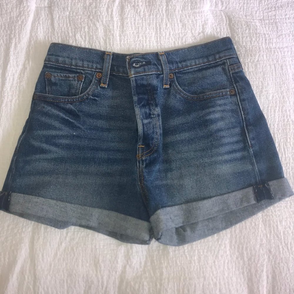 LEVI DENIM SHORTS